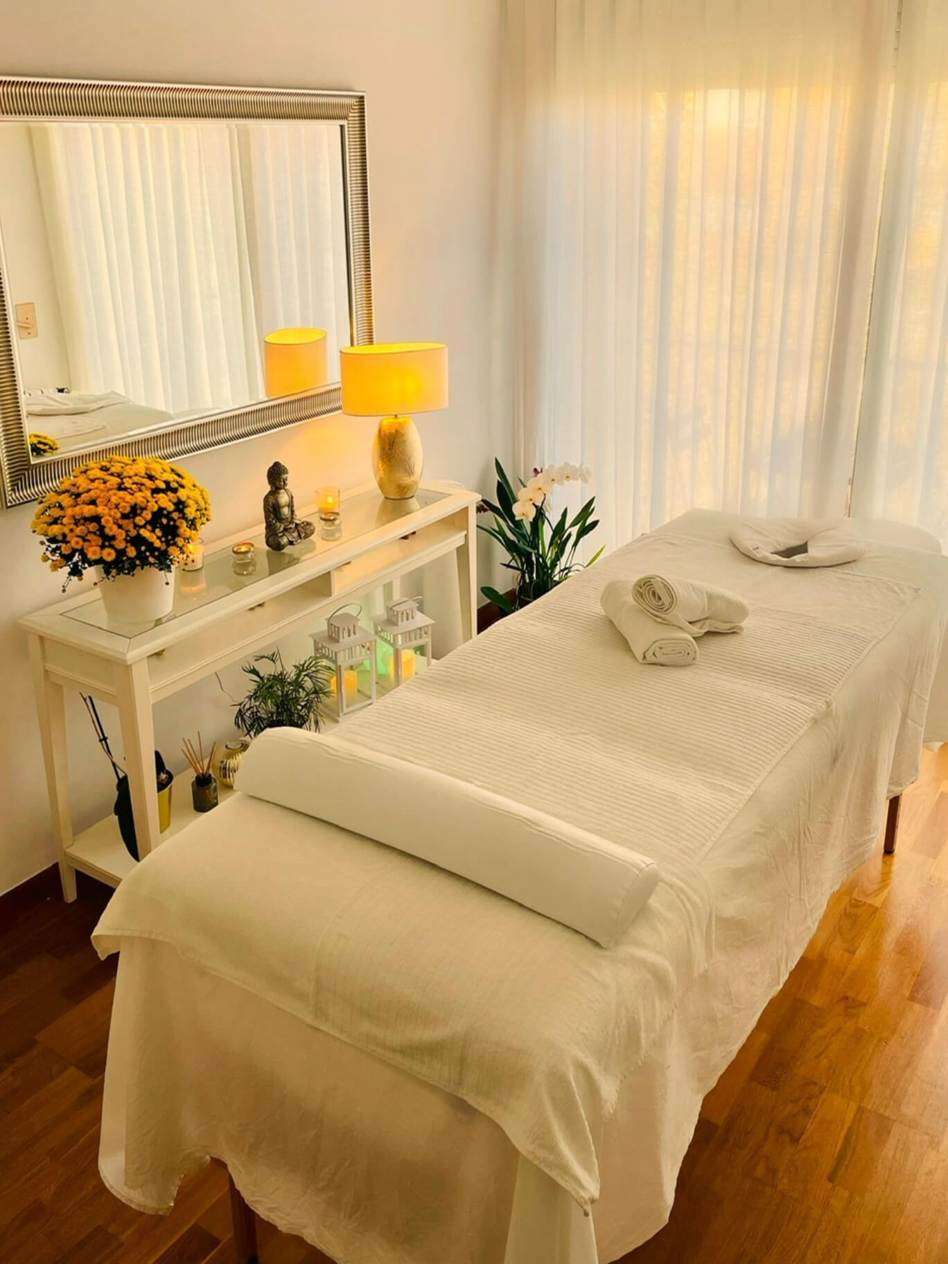 Sala de masajes de Massage Barcelona con camilla preparada